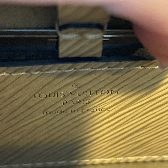 ✨Stunning Louis Vuitton Twist MM✨ - Picture 8 of 12